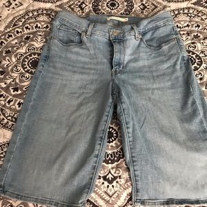 Levi Bermuda shorts size 28
